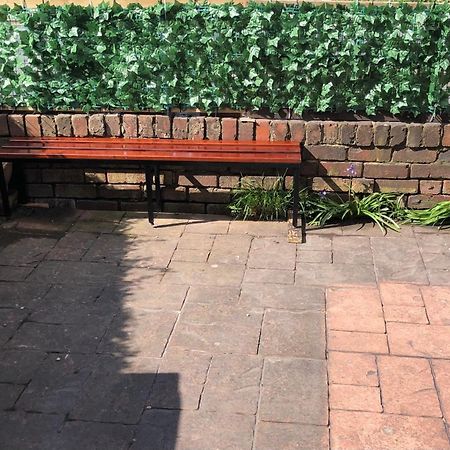 An Extra Large Room With Patio & Own Front Entrance Rotherham Rawmarsh Eksteriør bilde